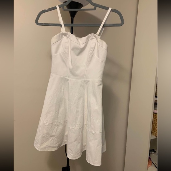 White fit and flare EXPRESS dress size 0 - Picture 1 of 4